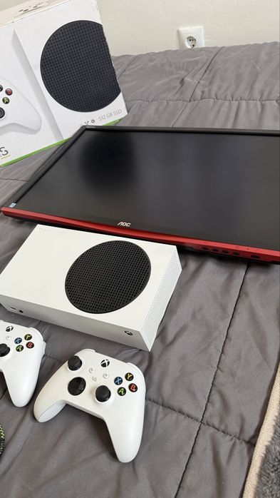 Xbox Serie S - 512 GB SSD + 2 Comandos + Headset + Monitor AOC