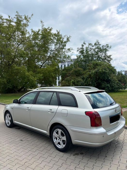 Продам toyota avensis