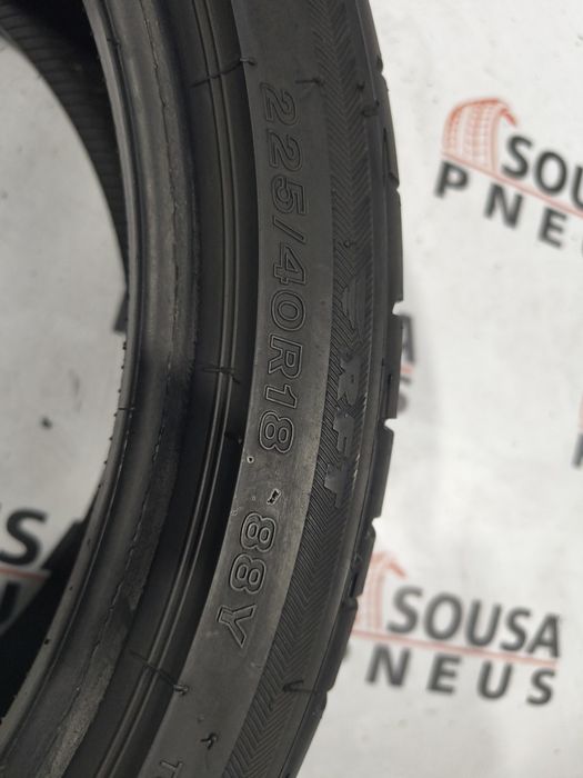 2 pneus semi novos Bridgestone 225-40R18 - Oferta dos Portes