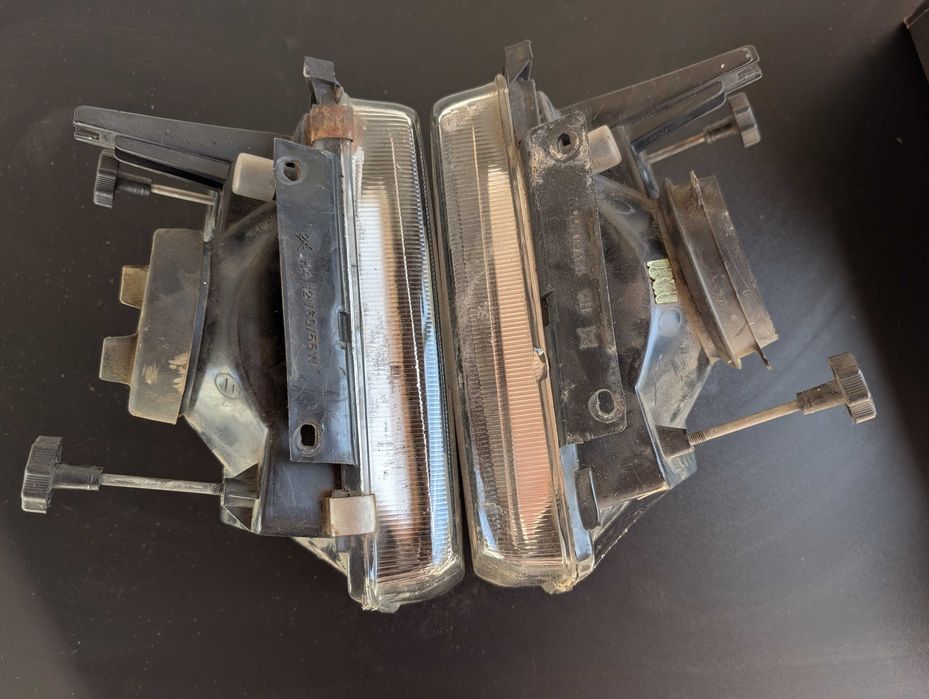 Par Faróis Frontais Opel Corsa A Mk2 / Facelift 90-93 (OEM 1216068 / 1216069)