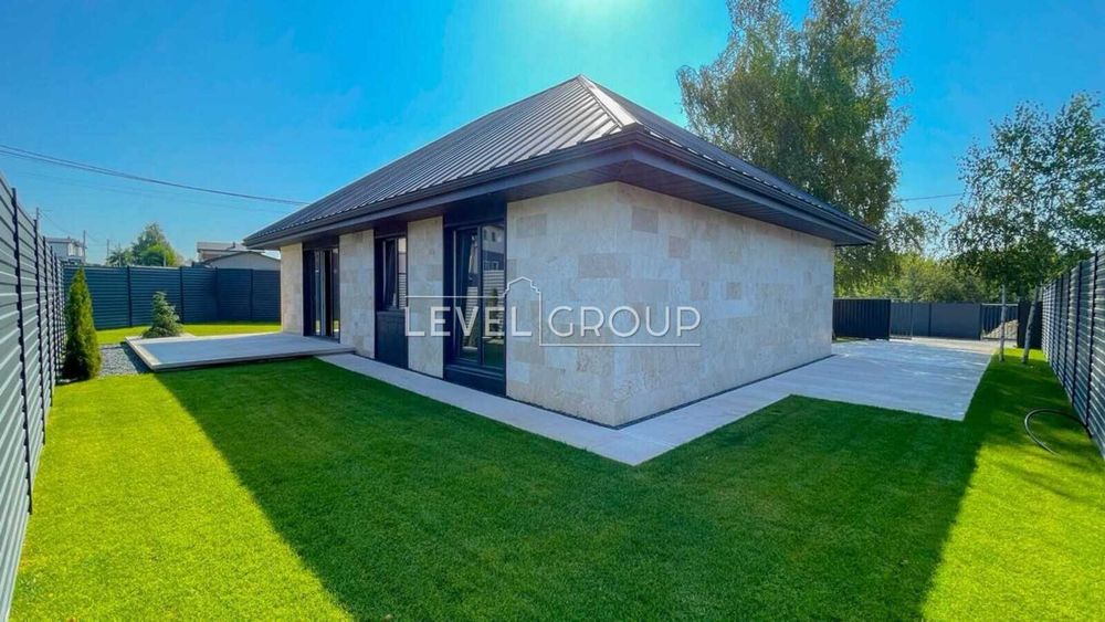 Продаж двоповерхового будинку в с. Іванковичі Київська область