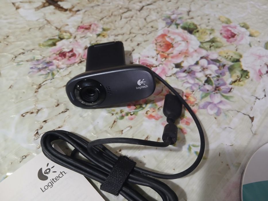 Нова вебкамера Logitech HD Webcam c310