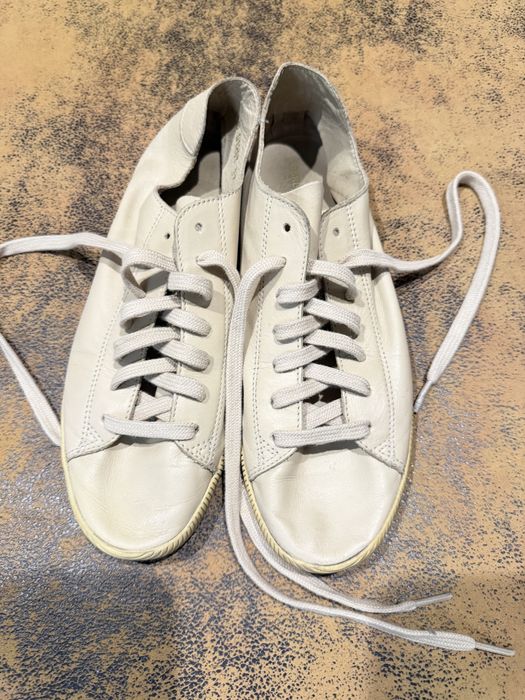 Osklen tenis em pele