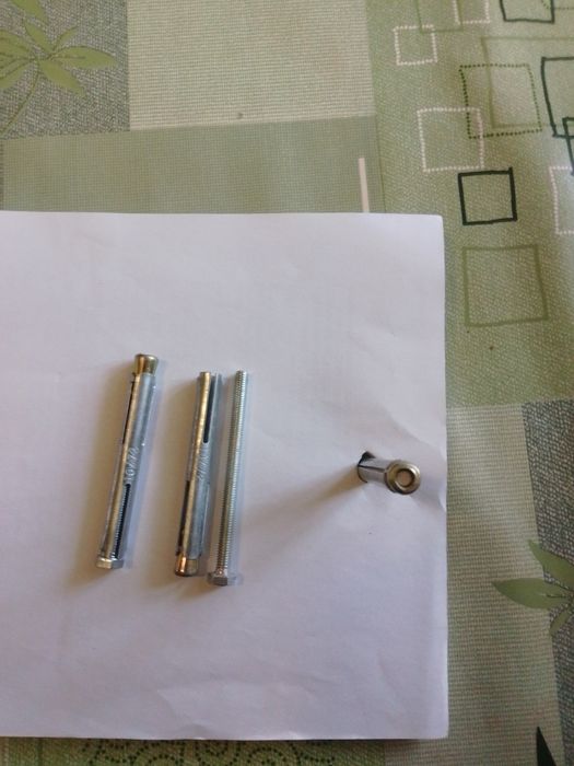 Анкерные болты  10-72мм,болт С5,8  23.штуки 200гр.