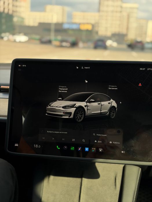 Tesla model 3 2022 року