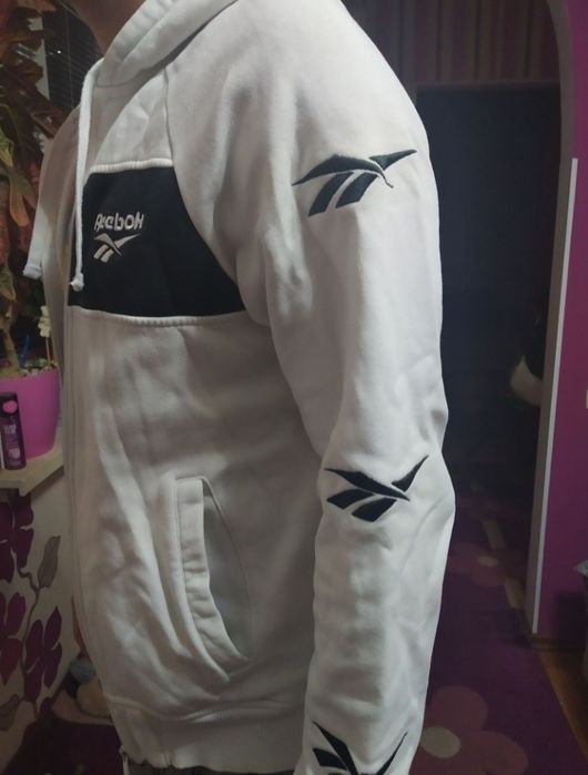 Кофта, худи с капюшоном на молнии