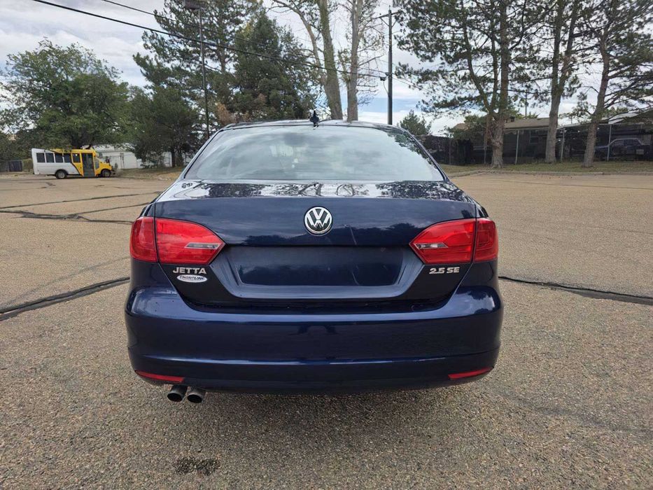 Volkswagen Jetta      2013
