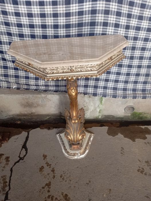 Vendo esta mesa muita bonita bom estado