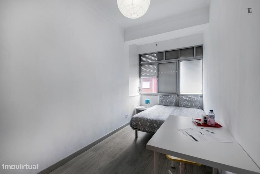 Quarto - localizado em Amadora Lisbon