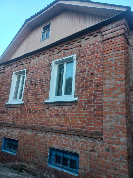 Продається пів будинка ,Ромни