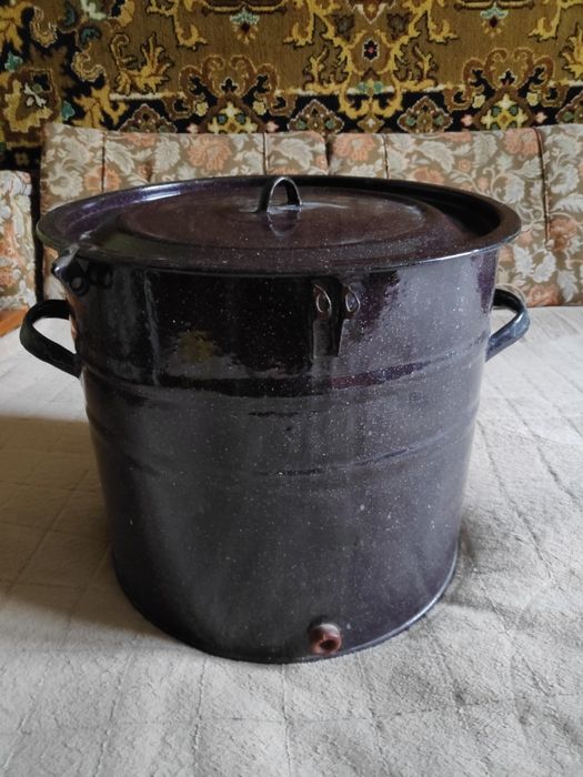 Каструля емальована велика