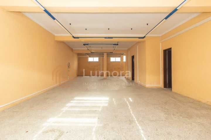Arrenda-se garagem de 90m2