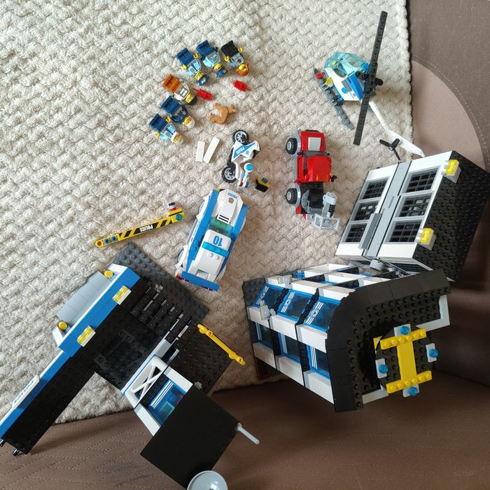 Lego 60141, Поліцейський відділок, оригінал