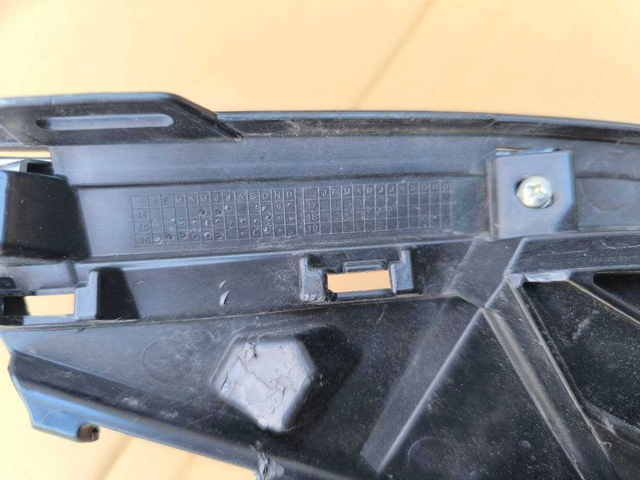Решітка радіатора grill у зборі Honda CRV 15-16 71124T1WA01 оригінал під ремонт