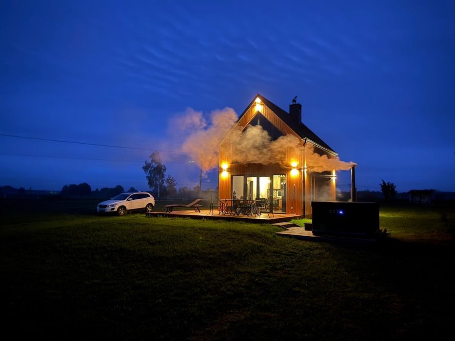 Oak House. Domek z balią w Serskim Lesie