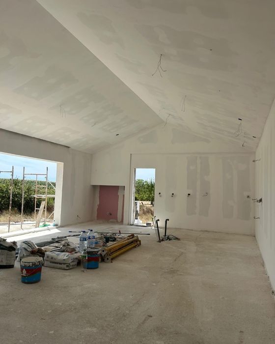 Pintura , pladur , chão flutuante, paredes divisorias