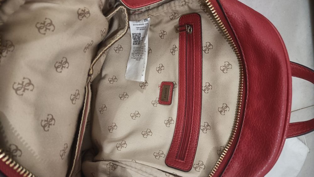 Mochila vermelha Guess