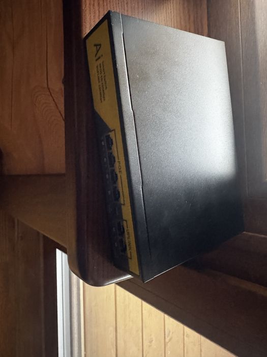 Комутатор світч на 4 порта PoE 100 mbit