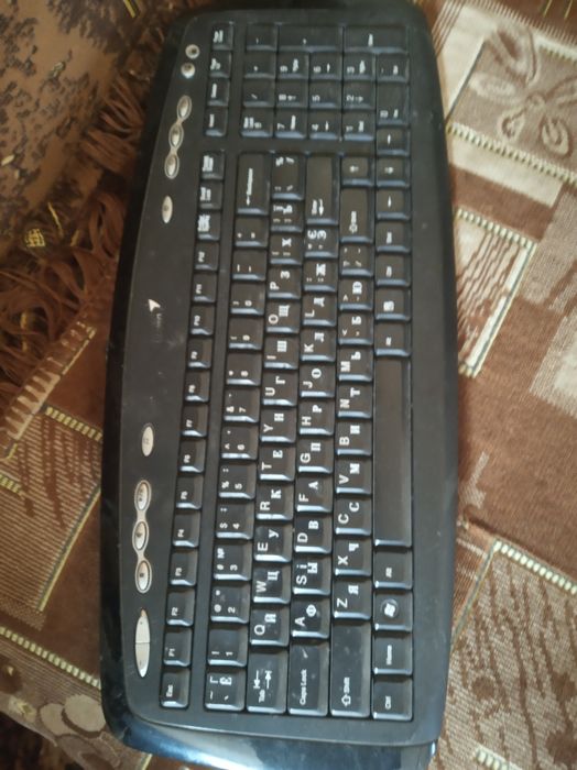 Продам беспроводную клавиатуру