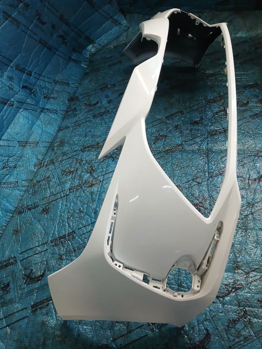 Zderzak przedni 040 TOYOTA COROLLA E21 sedan  1G3 szary 1L0 srebrny