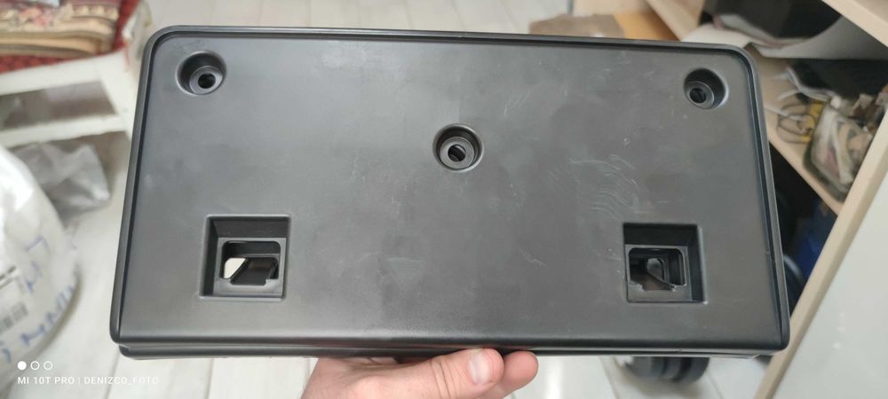 Площадка під номера VW Jetta