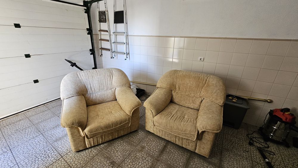 Sofás em tecido em muito bom estado.