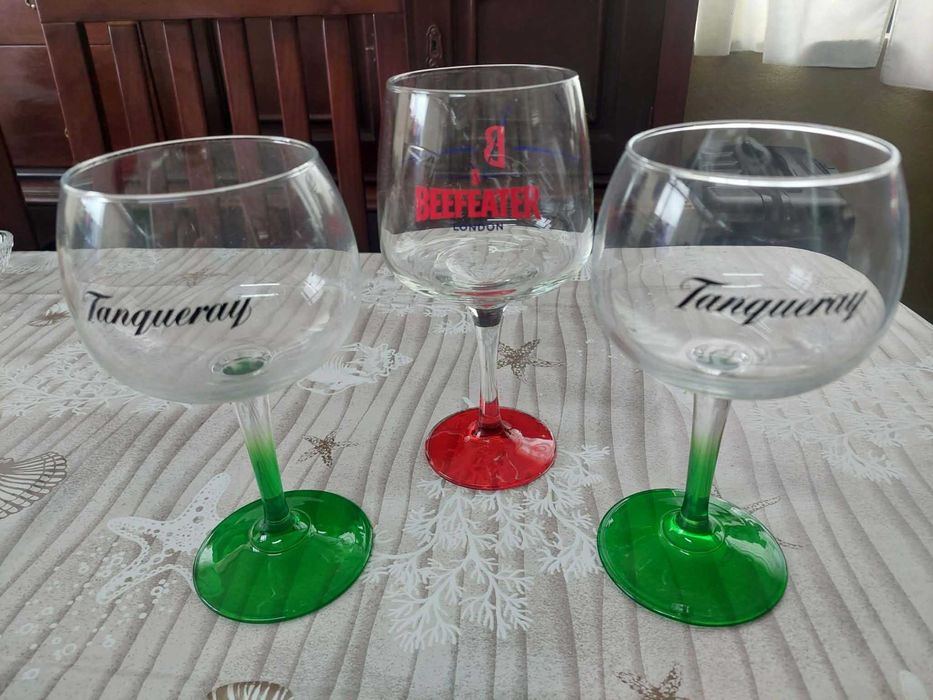 Vendo 3 copos de GIN para desocupar. 5€ os 3.