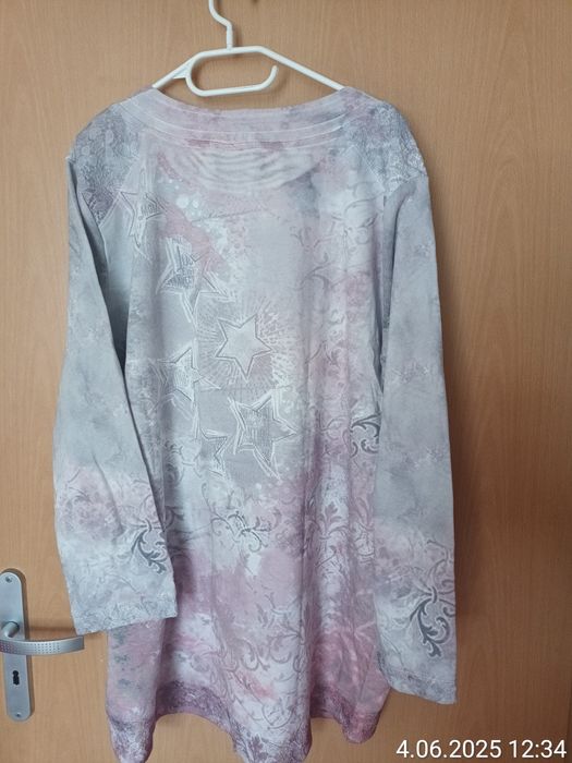Sprzedam długą bluze rom 50