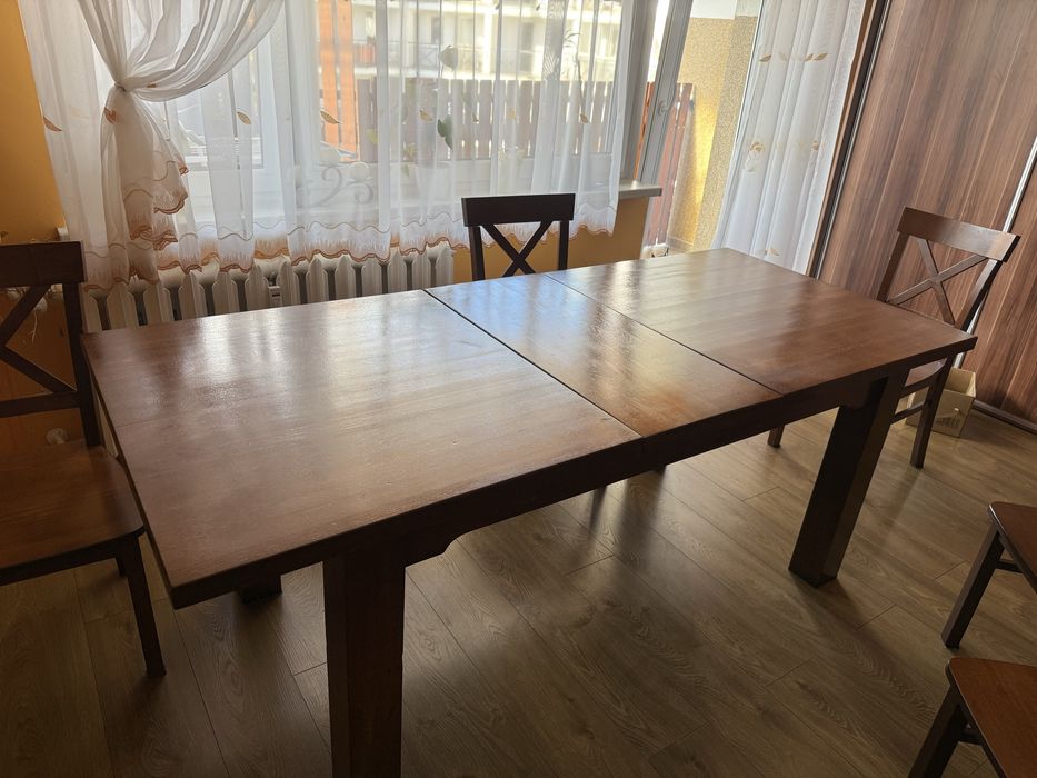 Stoł dębowy z krzesłami sosnowymi