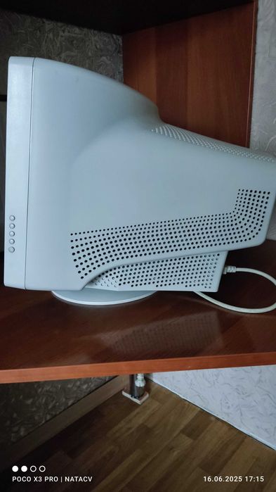 Монитор Samsung SynkMaster 2003 року.