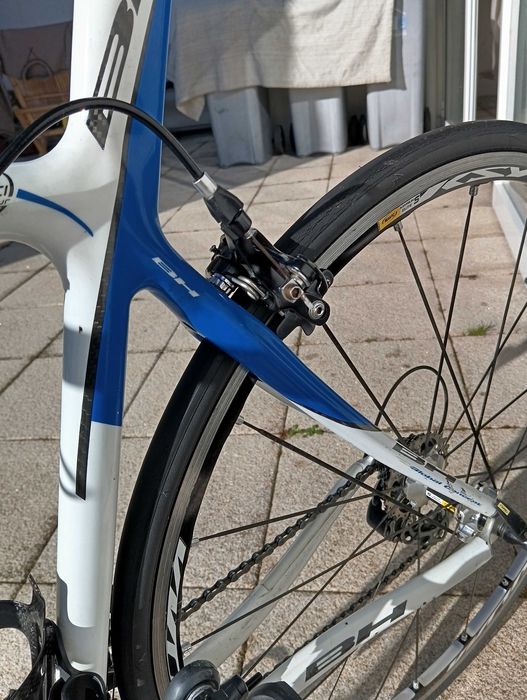 Bicicleta em carbono BH