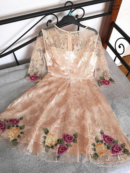 Sukienka koronkowa wyjściowa damska z haftem r.38