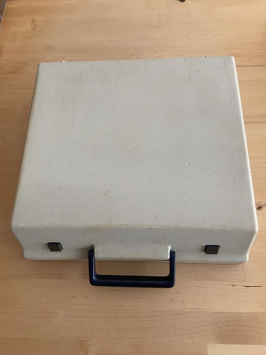 Maquina escrever Olympia Traveler De Luxe