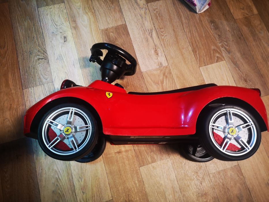 samochód Ferrari dla malucha