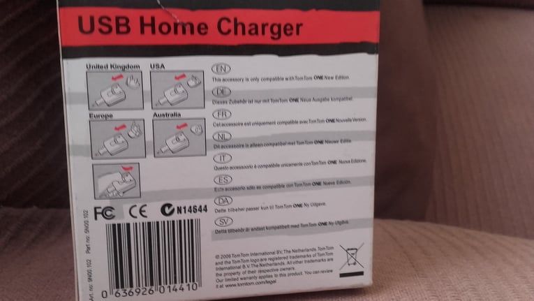 Carregador de bateria GPS Tom Tom One.novo.nunca foi usado.