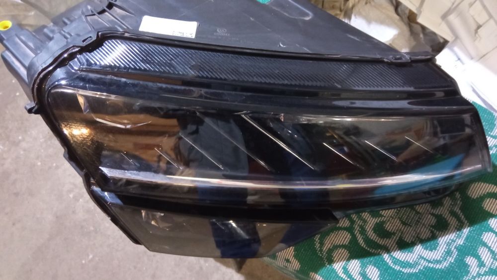 Продаю правую фару,Шкода карок