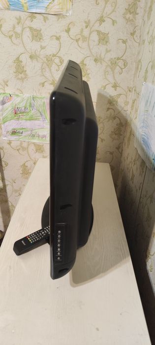 Телевізор Saturn 32 дюйма с VGA, можно використовувати як монітор ПК