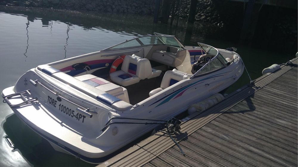 Barco bow rider Rinker Captiva 212 proa aberta, aceito retoma