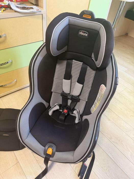 Автокрісло Chicco NextFit ZIP від 2,2 кг до 29,4 кг.