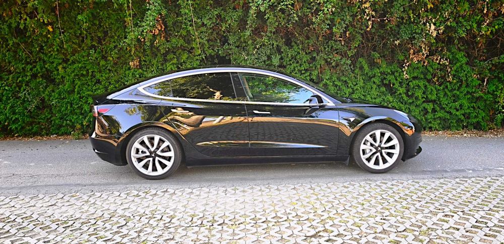 Tesla Model 3 — fotografia 3