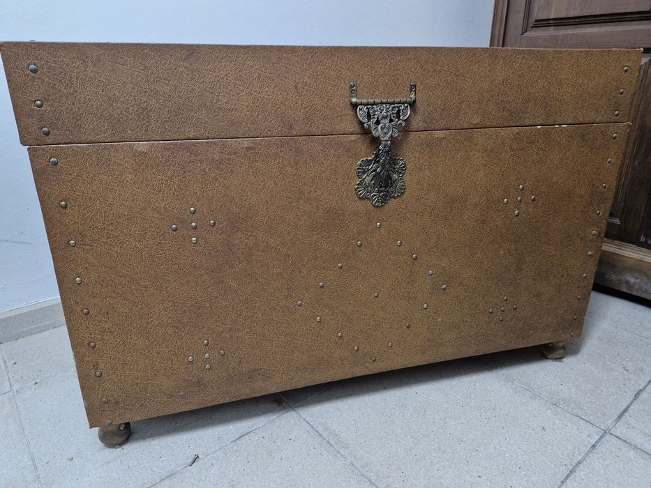 Arca/ baú em madeira