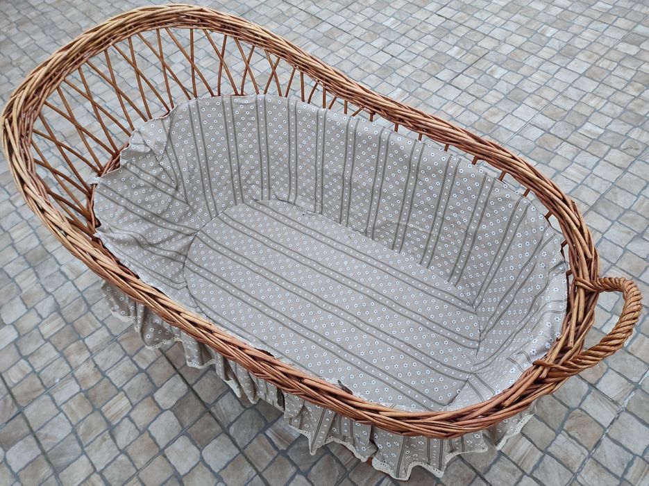 Berço de verga para decoração ou uso