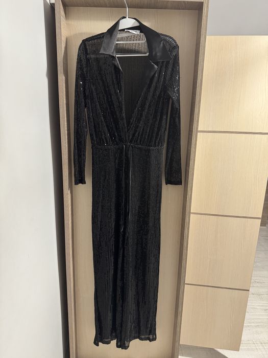 Czarny cekinowy kombinezon By Swan Paris, rozmiar S