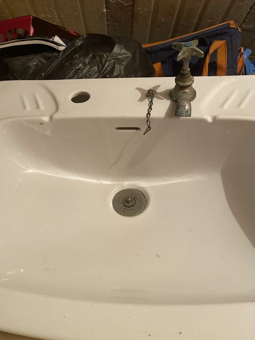 lavatório casa banho cor branco com 1 tonteira