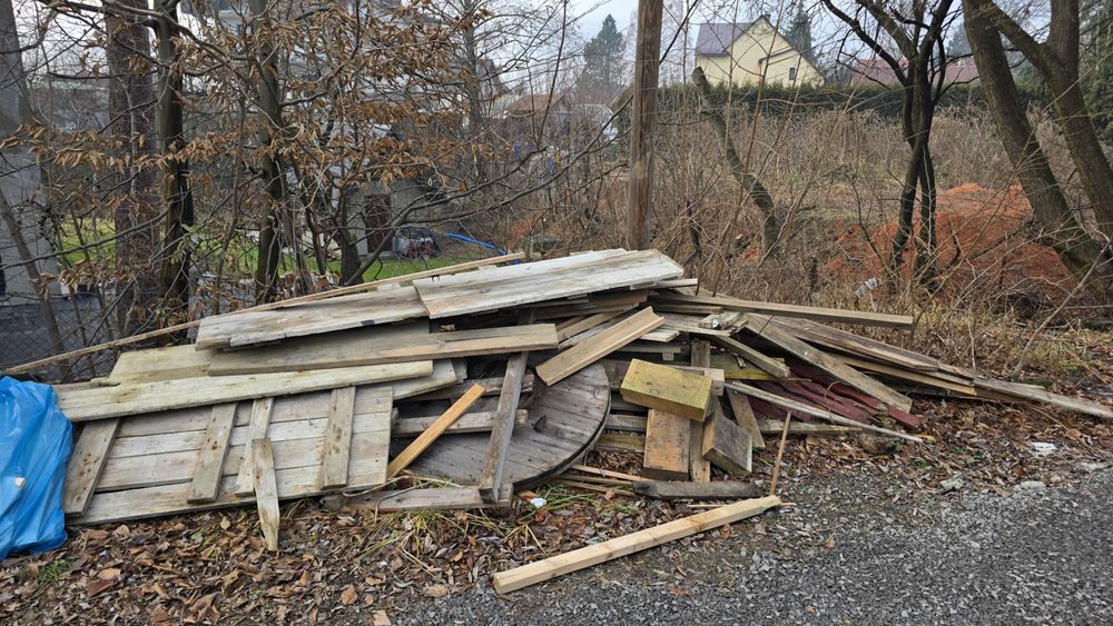 Drewno po budowie, opał plus z 10 palet, szalunki i deski