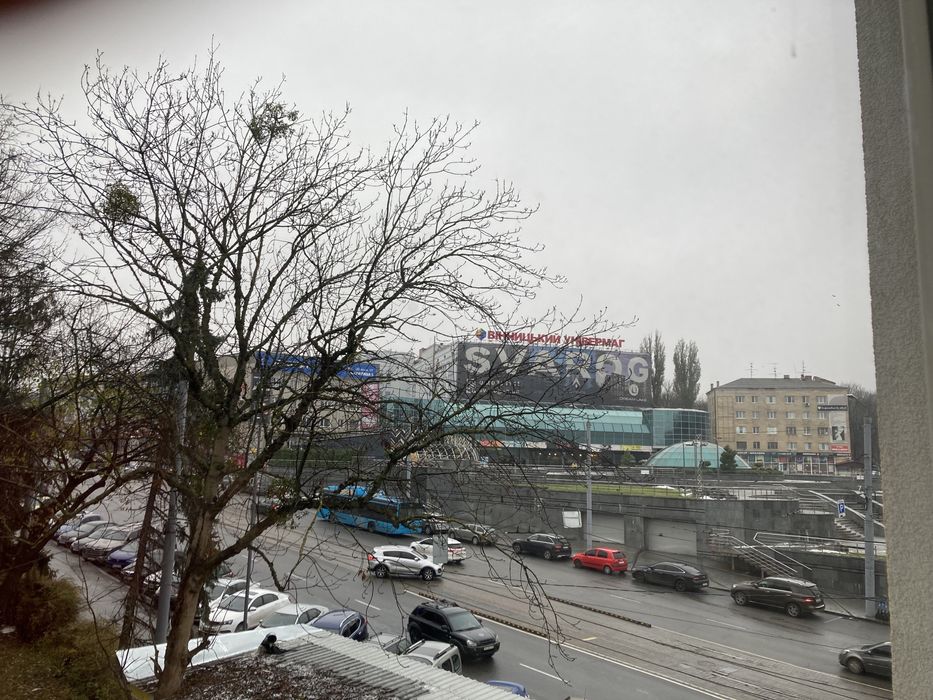 2-к квартира подобово,центр. опалення,на Соборній 101,6 місць,докум.