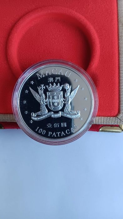 Moeda de 100 patacas prata prof. Macau