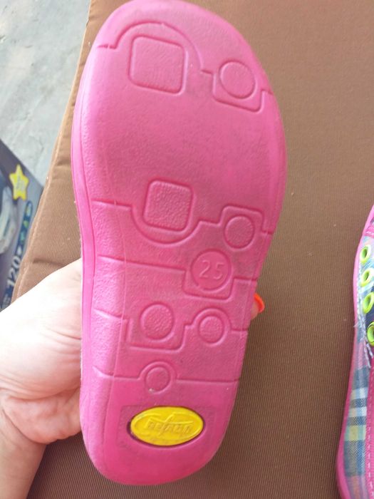 Trampki wsuwane rozm.25