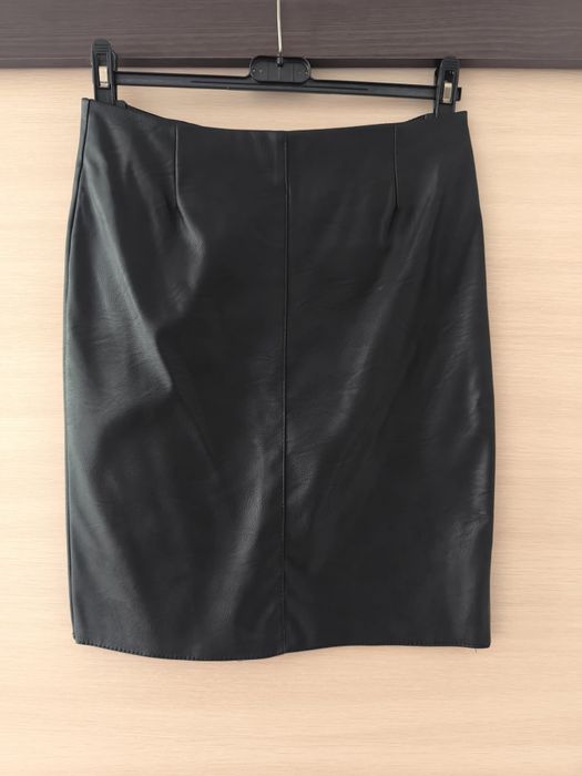 Czarna spódniczka z ekoskóry rozmiar M