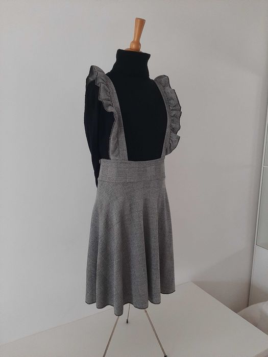 Saia com alças. Veste M/L. Nova